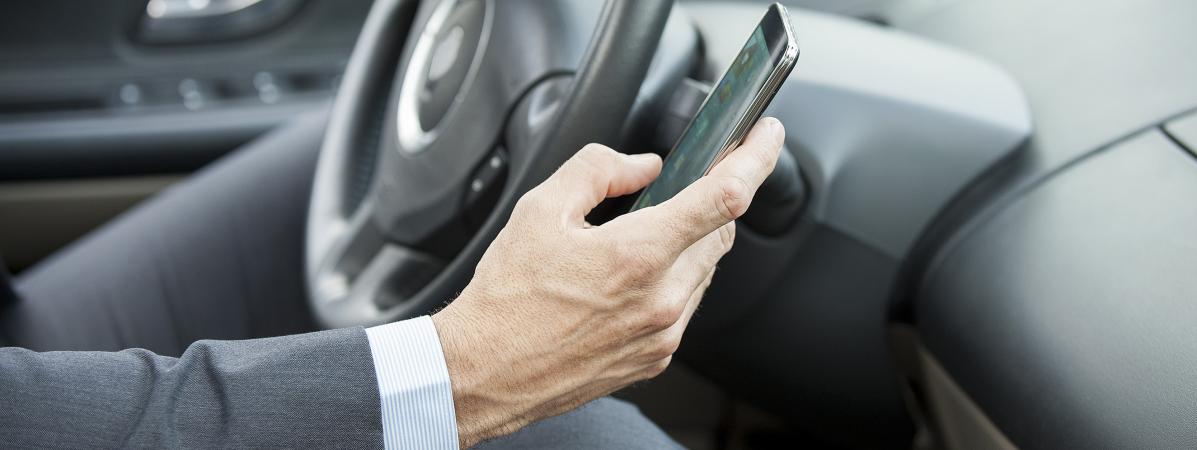 Le nombre d’automobilistes qui utilisent leur téléphone au volant a été multiplié par deux en quinze ans