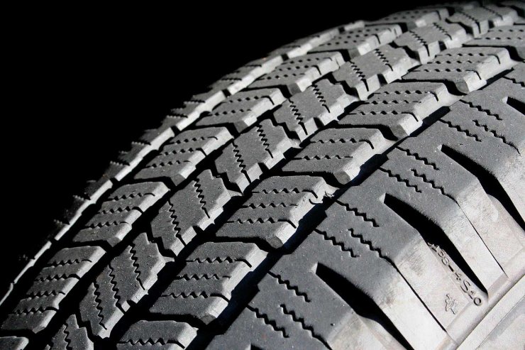 Particules fines: les pneus polluent bien plus que les moteurs thermiques