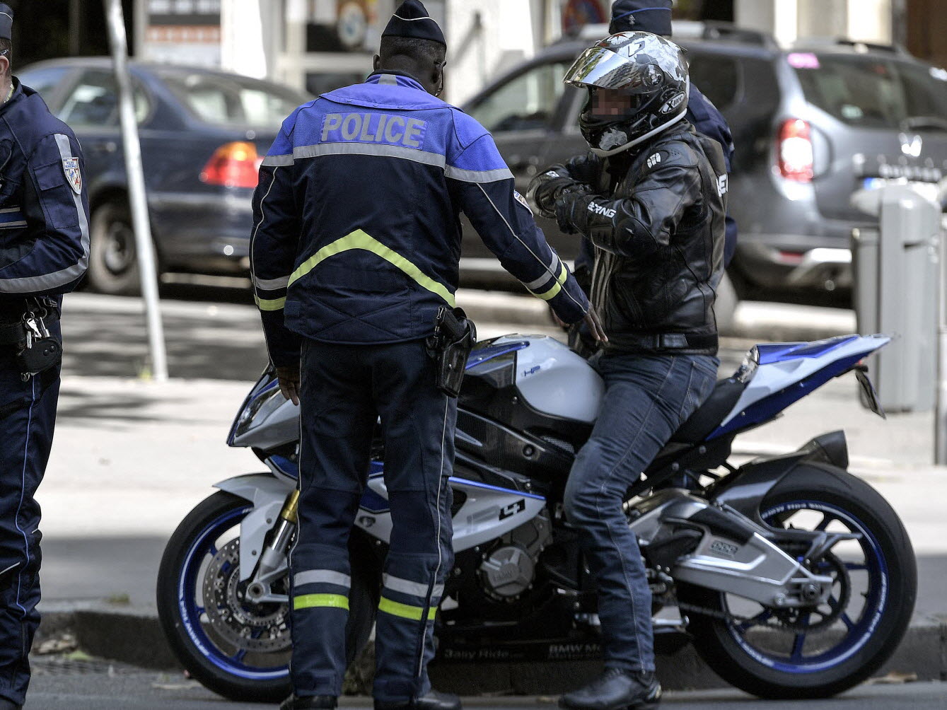 Coronavirus | Lyon/Villeurbanne : le port du masque à moto est «aberrant et dangereux»